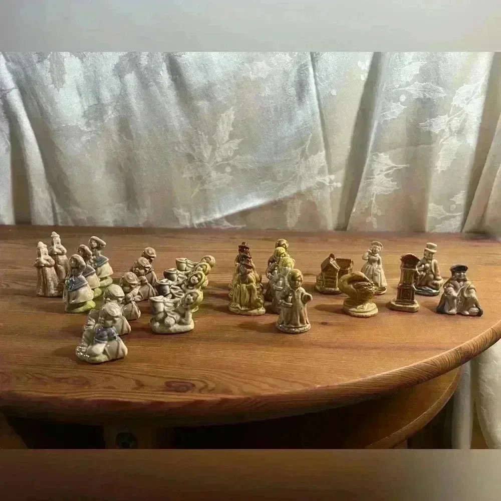 Vintage Lot of 27 Wade Whimsies Porcelain figurines Red Rose Tea figurines